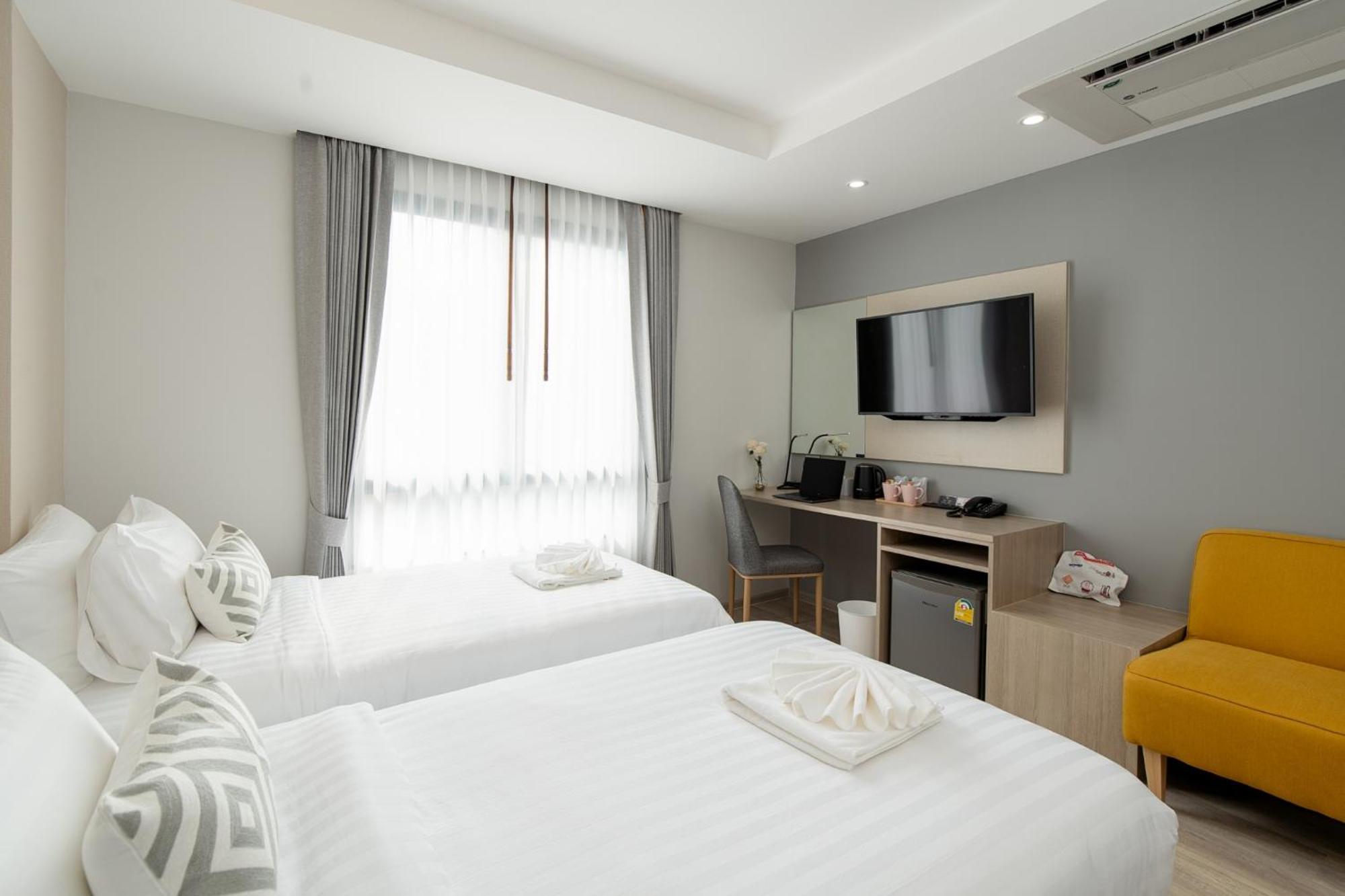 The Riski Hotel At Bangphlat Station Sha Bangkok Exterior photo