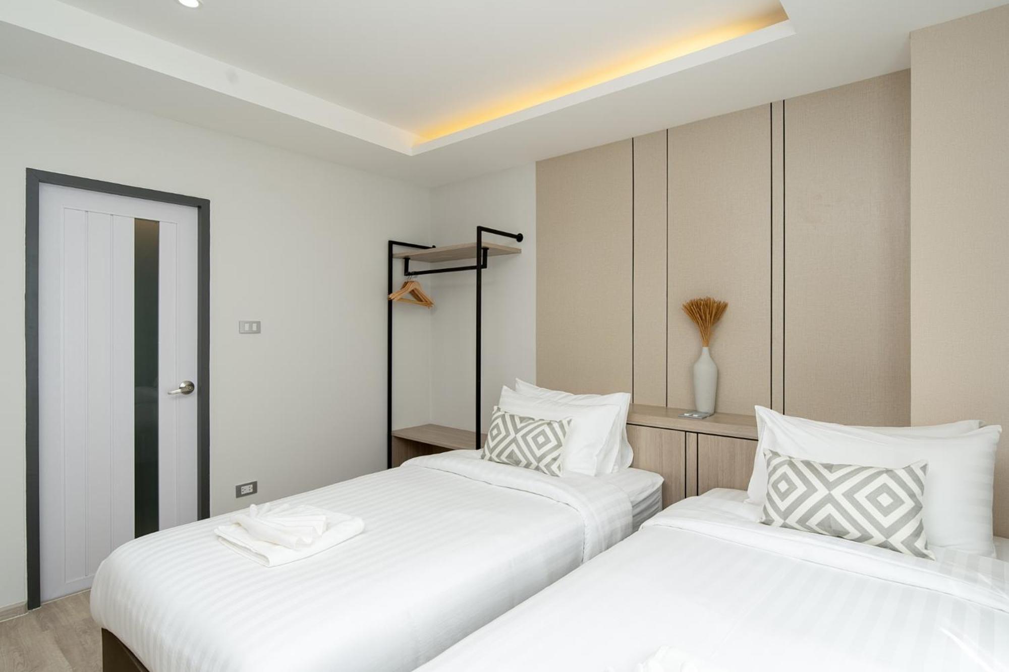 The Riski Hotel At Bangphlat Station Sha Bangkok Exterior photo