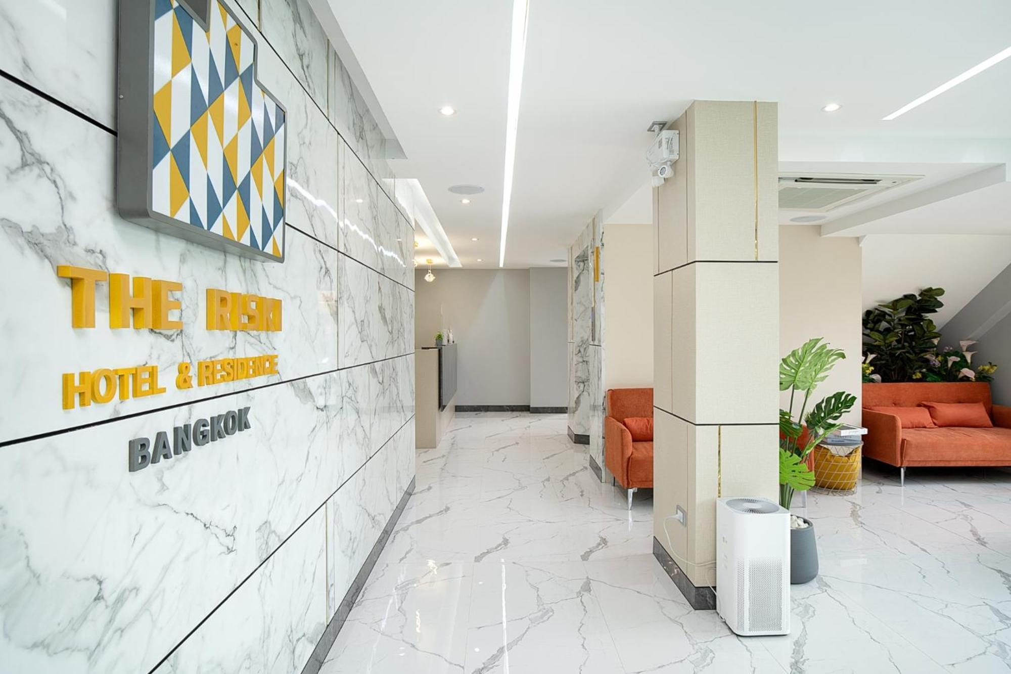 The Riski Hotel At Bangphlat Station Sha Bangkok Exterior photo