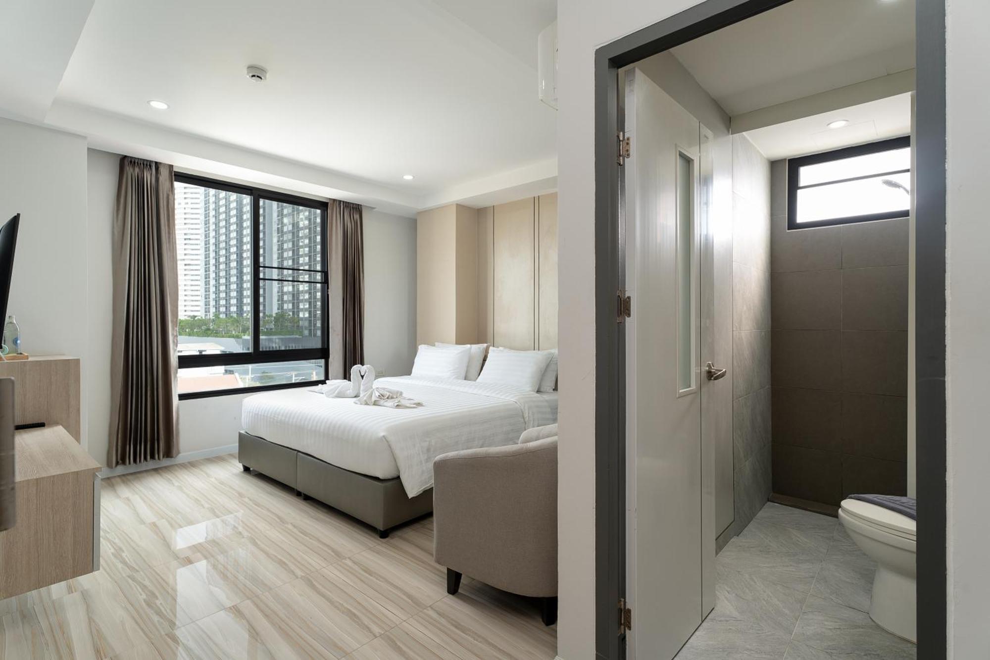 The Riski Hotel At Bangphlat Station Sha Bangkok Exterior photo